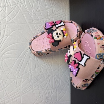 Iešļūcenes ar minnie mouse