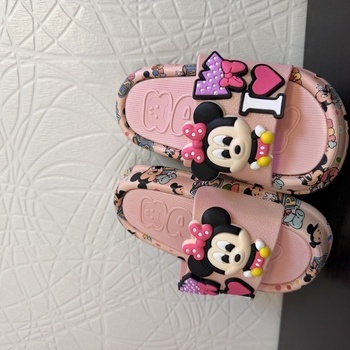 Iešļūcenes ar minnie mouse