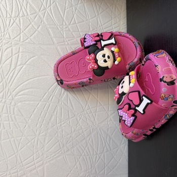 Iešļūcenes ar minnie mouse