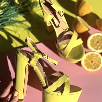 Kurpes uz platformas MVP363