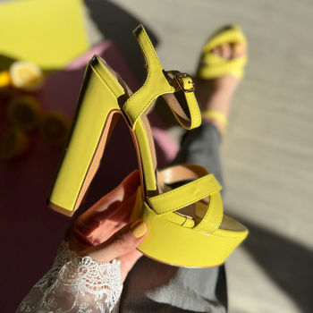 Kurpes uz platformas MVP363