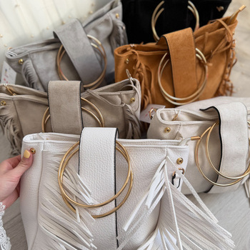 Rokassoma ar skariņām