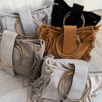 Rokassoma ar skariņām