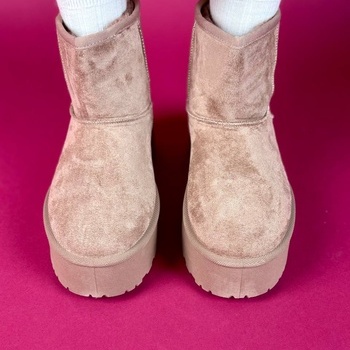 UGG 8058
