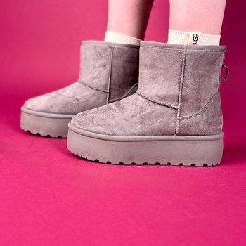 UGG 8058