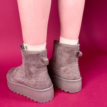 UGG 8058