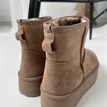 UGG 88-61