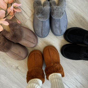 UGG ČĪBAS AR PŪKU 80202-12