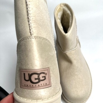 UGG  MDB-19